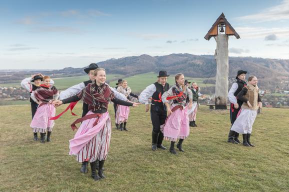 spolek Po súsedsku - Lepším vybavením k lepšímu připomínání tradic v Paskově