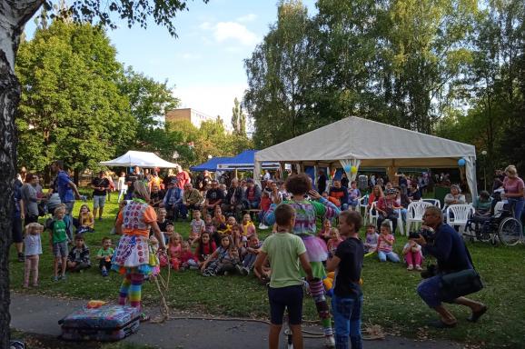 GALAXIE CENTRUM POMOCI z.ú. - TŘETÍ GALAXIE - zahradní slavnost